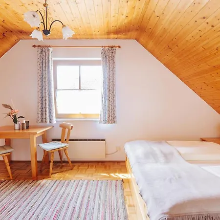 Nora Sankt Kanzian am Klopeiner See