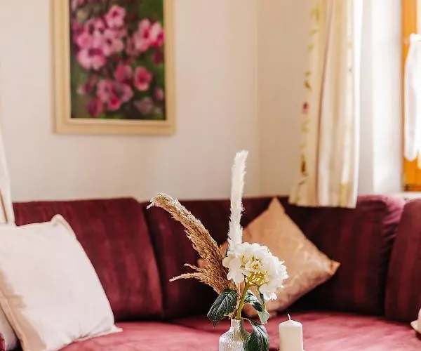 Nora * סנט קנזיאן