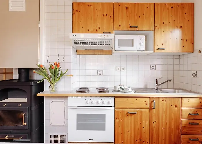 Nora * סנט קנזיאן