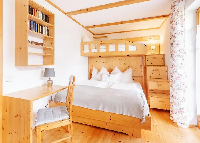 Nora סנט קנזיאן