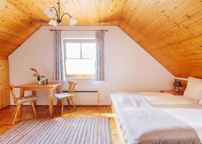 Nora סנט קנזיאן