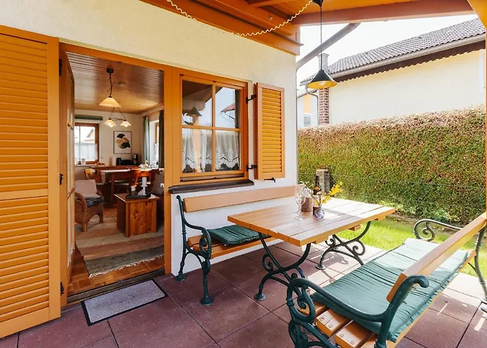 Nora * סנט קנזיאן