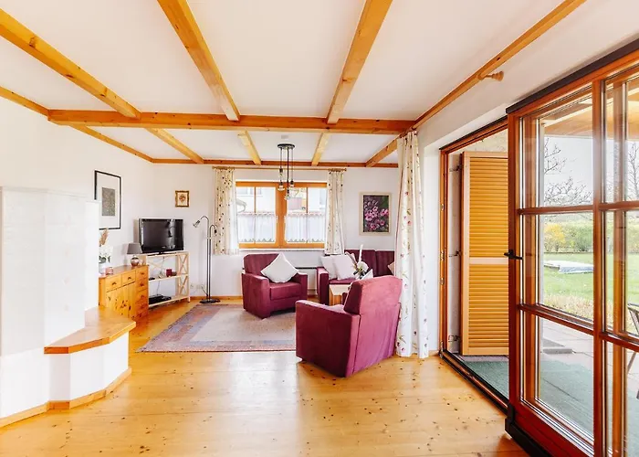 Nora סנט קנזיאן